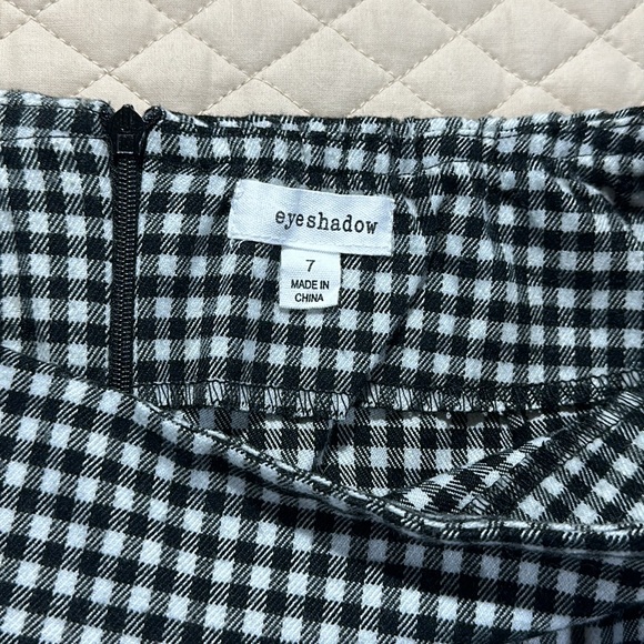 Eyeshadow Black & White Check Skirt. Size 7. Zippered Back. Elastic Waist Back. - Picture 3 of 6